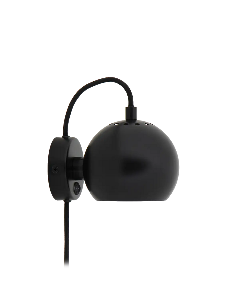 Ball Wandleuchte mit USB – funktionales Design von Frandsen ▷ online shoppen bei