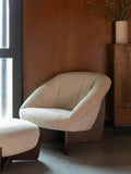 Emilius Loungesessel Beige im Raum