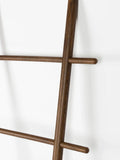 Jhon Deko-Leiter in Walnuss, Detail