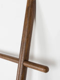 Jhon Deko-Leiter in Walnuss, Detail