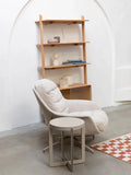 Philly Loungesessel Beige im Raum