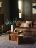 Douglas 3-Sitzer Sofa Leder in Cognac im Raum