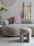 Noxx 2,5-Sitzer Sofa in Beige im Raum