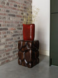 Edna Vase in Rot im Raum