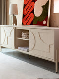 Faces Sideboard Beige im Raum