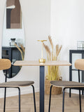 Estepona Esszimmerstuhl Esche, braune Sitzfläche, schwarze Beine Esszimmerstuhl Living Nordic