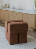 Staple Hocker in Terrakotta im Raum