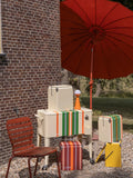 Be Cool Kühlbox in Zitronengelb gestreift im Raum