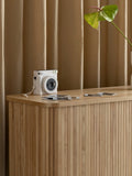 Barbier Sideboard in Natur im Raum