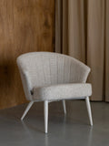 Georgia Soft Loungesessel in Beige im Raum