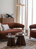 Robyn 2-Sitzer Sofa Braun im Raum