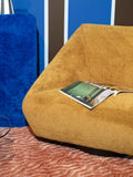 Jump Around Loungesessel in Ocker im Raum