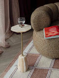 Onno Beistelltisch Onyx Beige im Raum
