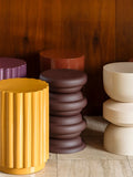 Apollo Beistelltisch in Beige im Raum