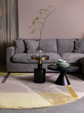 Glam Beistelltisch in Schwarz/Gold im Raum