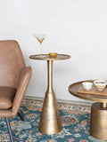 Mason Couchtisch in Messing im Raum