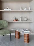 Peli Couchtisch Marmor Beige im Raum