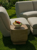 Noble Beistelltisch oval Beige im Raum