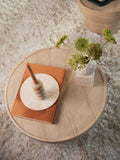 Noble Couchtisch rund Beige im Raum