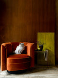 Flower Loungesessel in Orange im Raum
