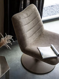 Bubba Loungesessel in Beige im Raum