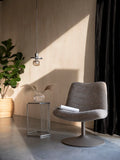 Bubba Loungesessel in Beige im Raum