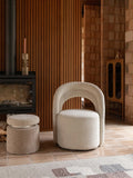 Seina Loungesessel Beige im Raum