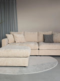 Sense Hocker in Beige im Raum