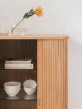 Barbier Highboard in Natur im Raum