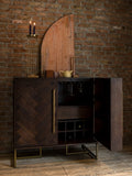 Class Weinschrank Braun im Raum