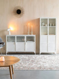 Miya Vitrine Off-White im Raum
