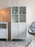 Miya Vitrine Off-White im Raum