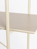 Marcio Regal in Beige, Detail