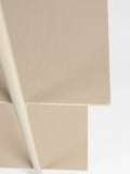 Marcio Regal in Beige, Detail