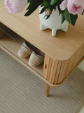 Barbier Sideboard in Natur im Raum