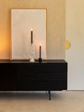Travis Sideboard in Eiche Schwarz im Raum
