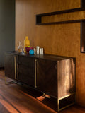 Class Sideboard hoch Braun im Raum