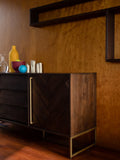 Class Sideboard hoch Braun im Raum