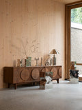 Groove Sideboard in Walnuss im Raum