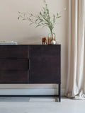 Webster Sideboard Dunkelbraun im Raum