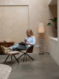 Brew Stehleuchte Beige im Raum