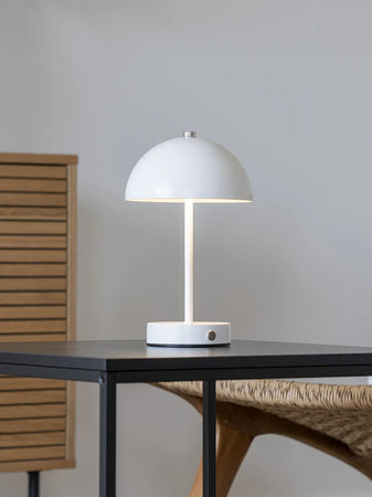 Holt LED-Tischleuchte weiß/Stahl, aufladbar Tischleuchte Living Nordic