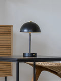 Holt LED-Tischleuchte schwarz/Messing, aufladbar Tischleuchte Living Nordic