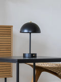 Holt LED-Tischleuchte schwarz/Messing, aufladbar Tischleuchte Living Nordic