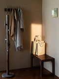 Jakub Garderobe Walnuss im Raum