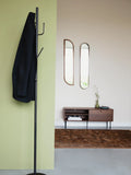 Twiggy Garderobe Schwarz im Raum