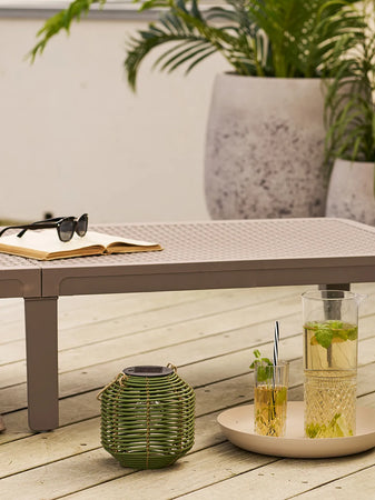 Crewe Solar-Laterne aufladbar mit integriertem Solarpanel, grün Laterne Living Nordic