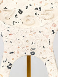 Pendulum Time Wanduhr in Terrazzo Weiß, Detail