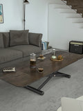 Couchtisch Enora Laque, Platte Rostbraun, Gestell schwarz, im Raum