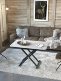 Couchtisch Enora Laque, Platte Silver, Gestell schwarz, im Raum